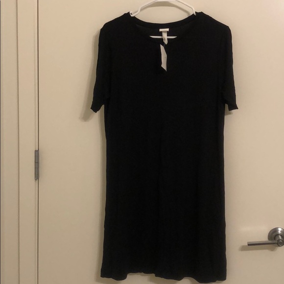 H&M Dresses & Skirts - Black casual dress